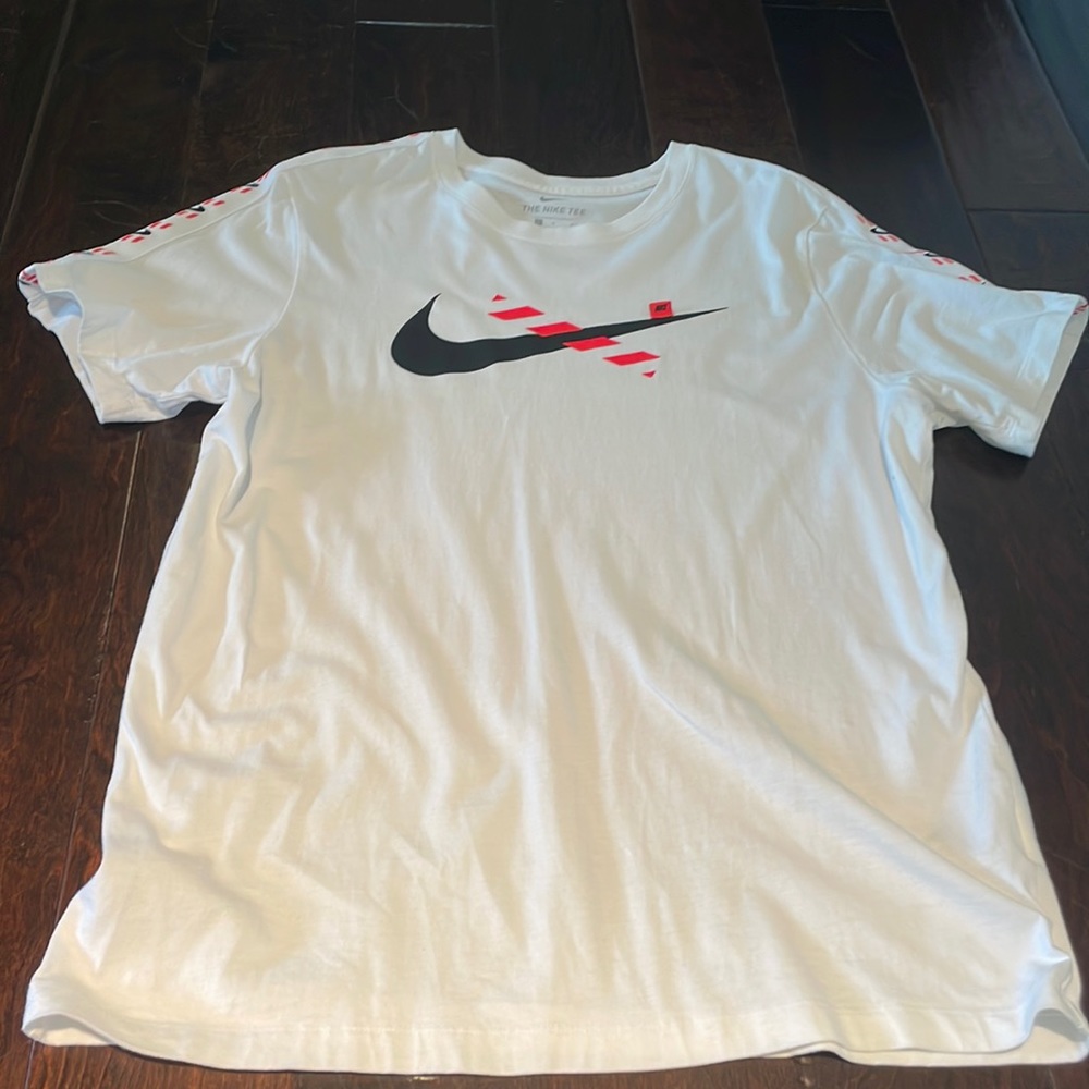 Nike Swoosh Tee